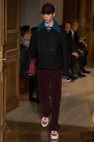Look 10